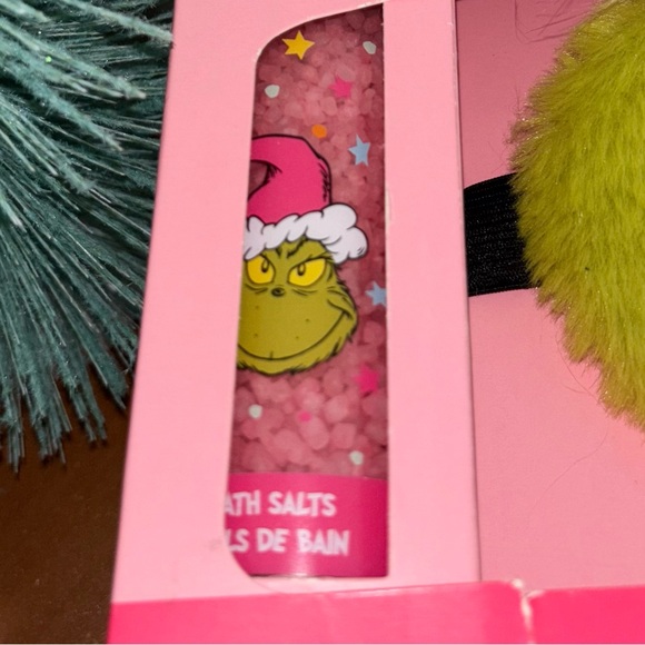 Grinch Face Eye Mask Set - Picture 5 of 11